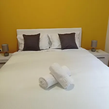 Sunflower Apartment *