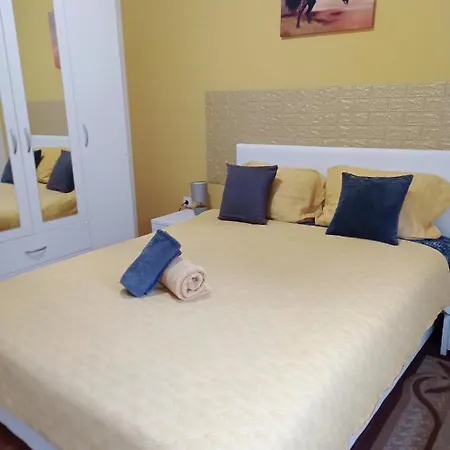 Sunflower Apartment *